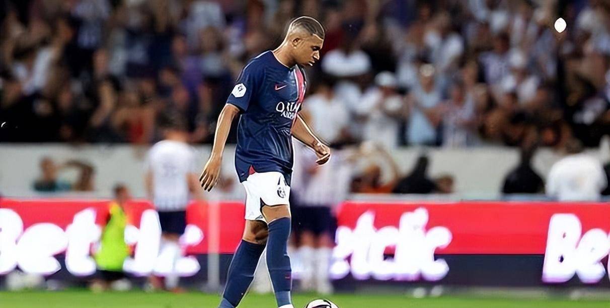 姆巴佩在切尔西比赛中反败为胜，险胜引发热议！观众掌声雷动的简单介绍